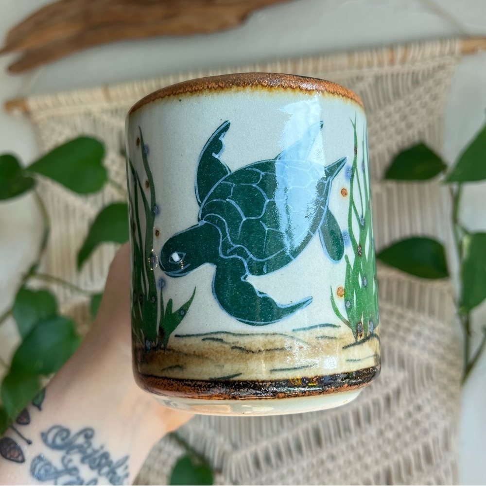 Vintage Mexican Pottery Mug 🐢 Hand Painted Sea Turtle Ocean Design – Mexico - Picture 4 of 10
